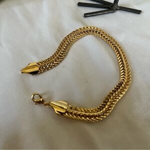 Elegant Gold Chain Bracelet